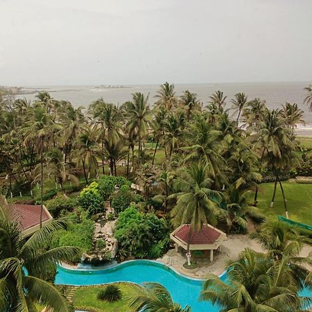 The Retreat Hotel & Convention Centre Mumbai Exterior foto