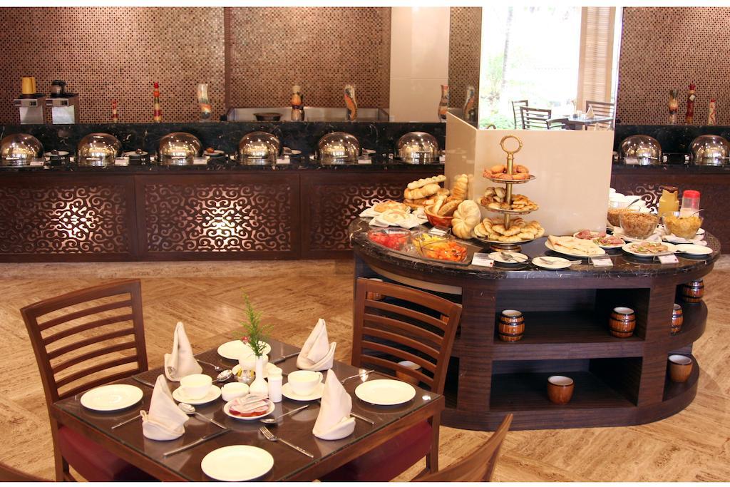 The Retreat Hotel & Convention Centre Mumbai Exterior foto