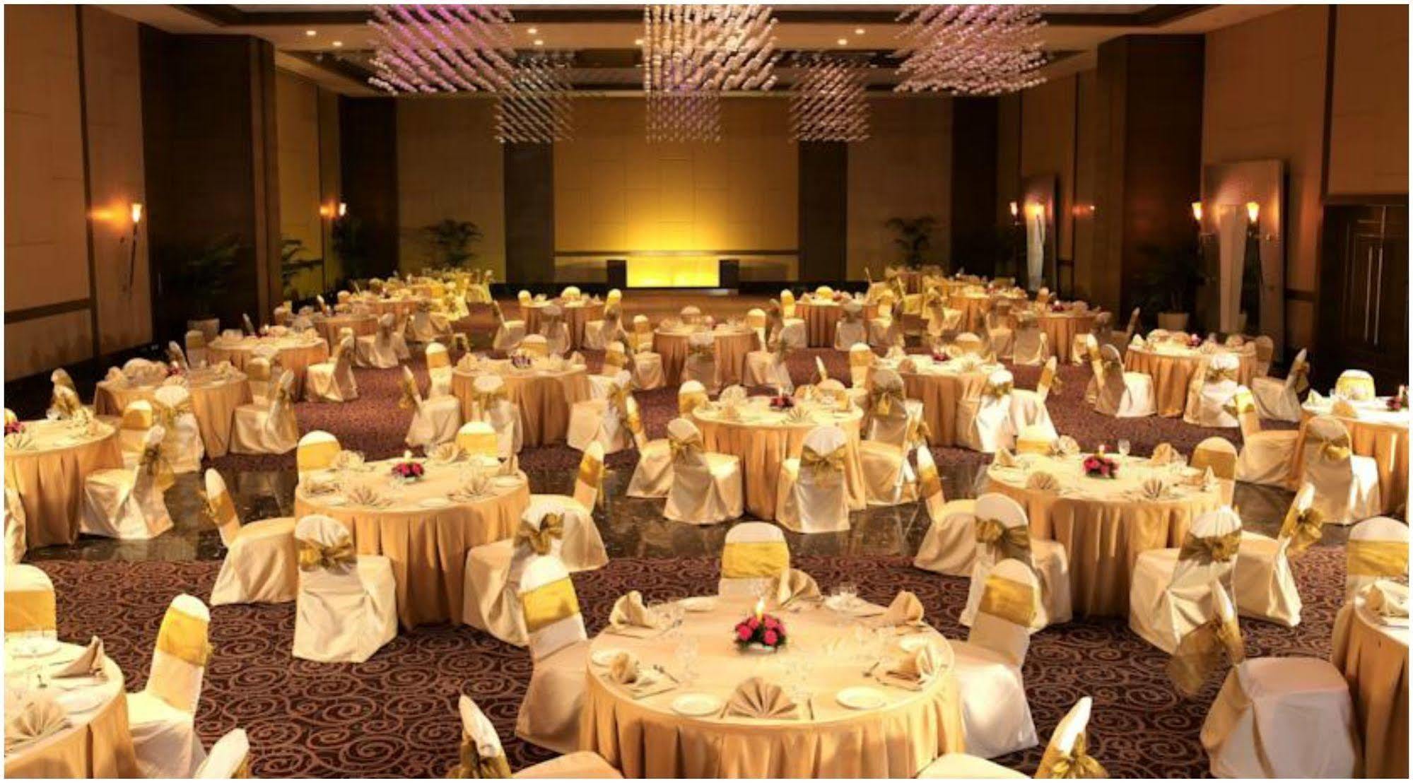 The Retreat Hotel & Convention Centre Mumbai Exterior foto