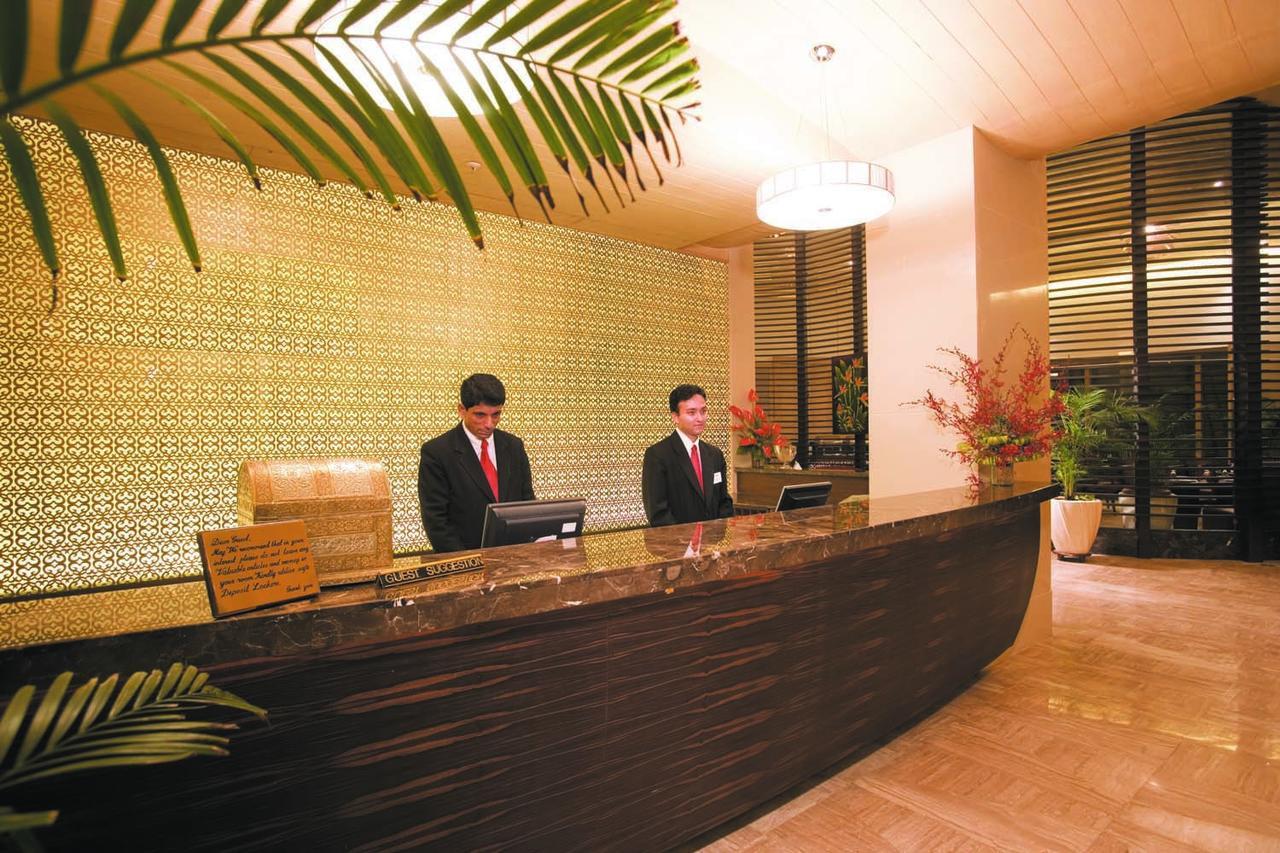 The Retreat Hotel & Convention Centre Mumbai Exterior foto