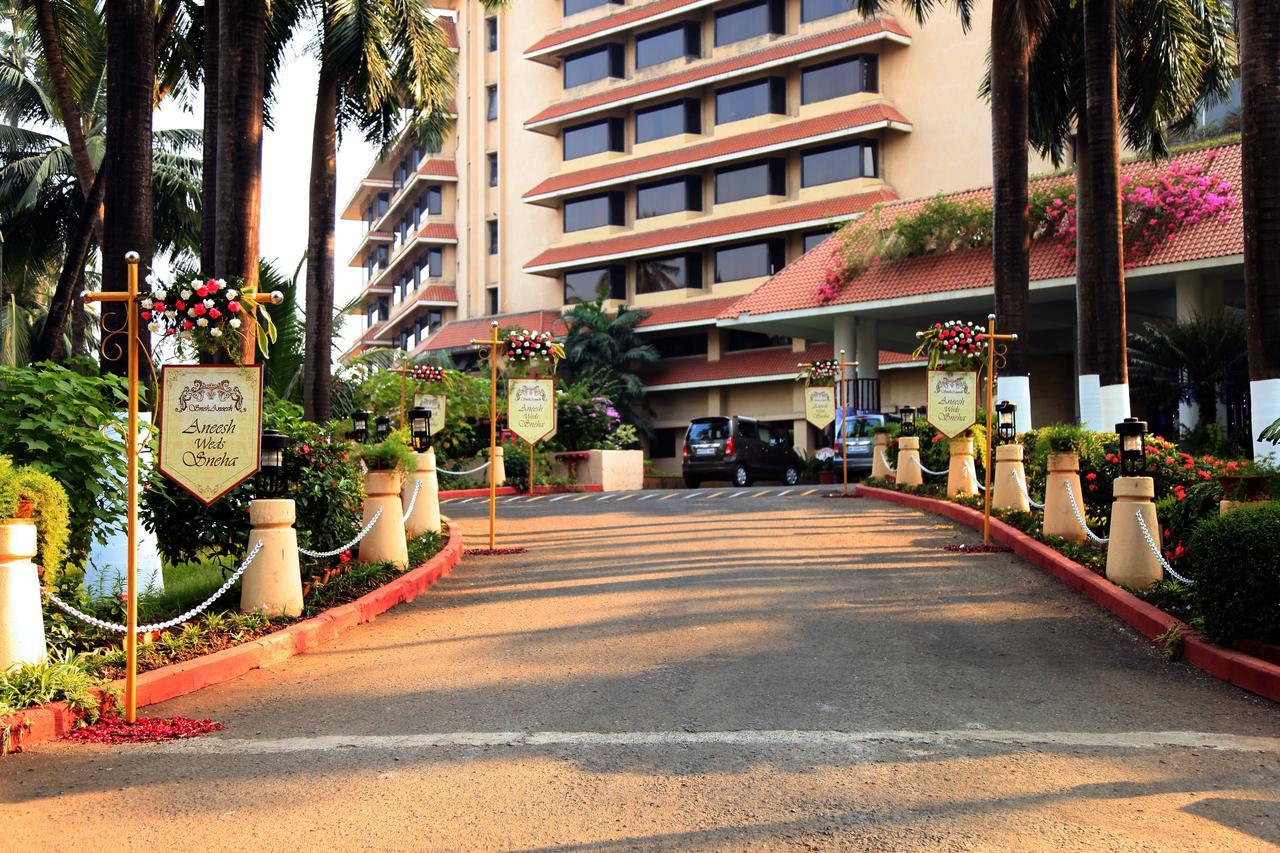 The Retreat Hotel & Convention Centre Mumbai Exterior foto