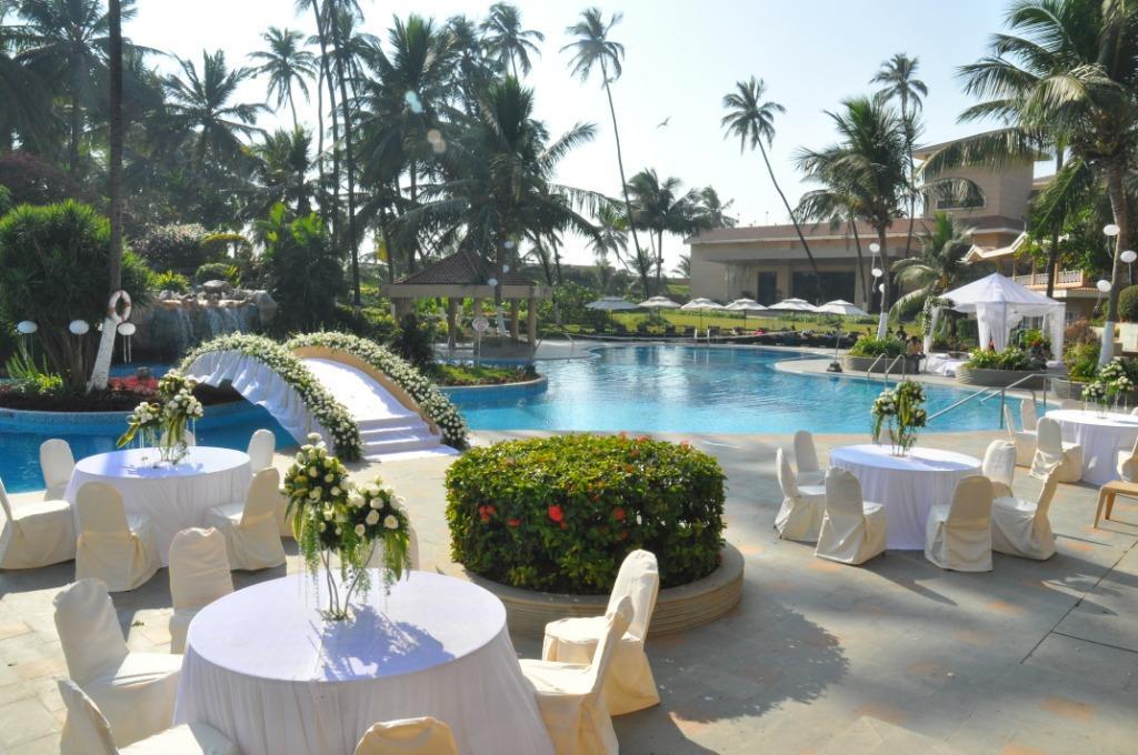 The Retreat Hotel & Convention Centre Mumbai Exterior foto